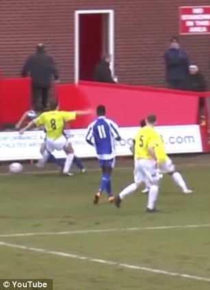 25EC239700000578-2963290-Worcester_defender_Shab_Khan_reacted_badly_to_a_rash_challenge_f-a-45_1424557807803