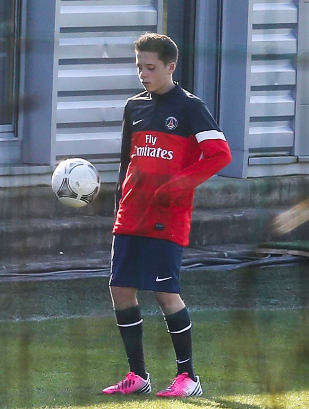 Brooklyn-Beckham-plays-football