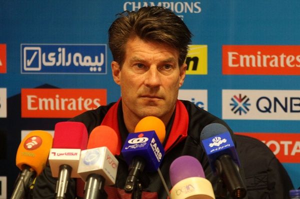 مايكل لاودروب  خلال المؤتمر الصحفي