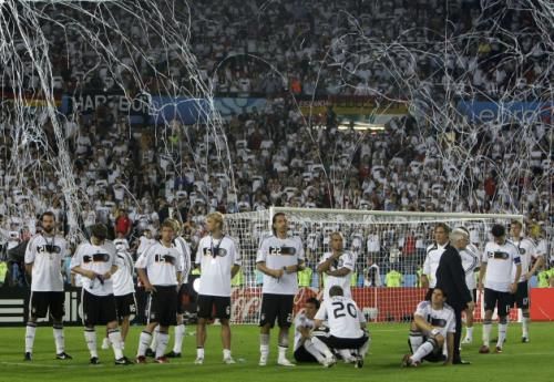 2008-06-29t205350z_01_euro384_rtrnsrp_0_soccer-euro-_reuters