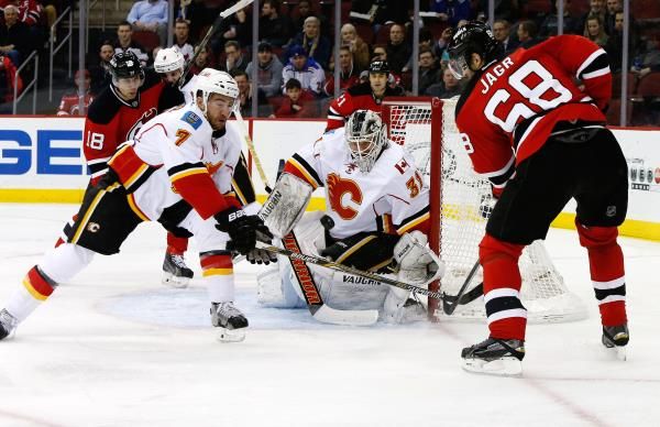 2015-02-26t050457z_2091127701_nocid_rtrmadp_3_nhl-calgary-flames-at-new-jersey-devils_reuters