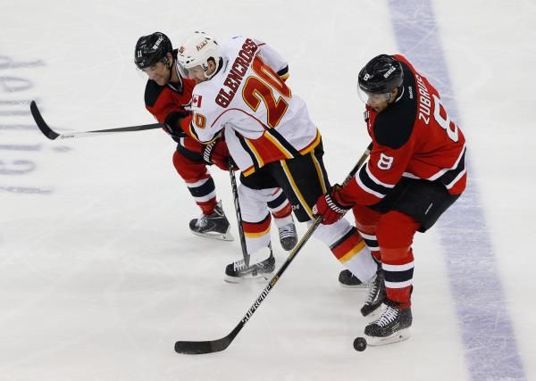 2015-02-26t033202z_677155435_nocid_rtrmadp_3_nhl-calgary-flames-at-new-jersey-devils_reuters