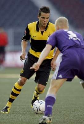 ديجن بقميص دورتموند