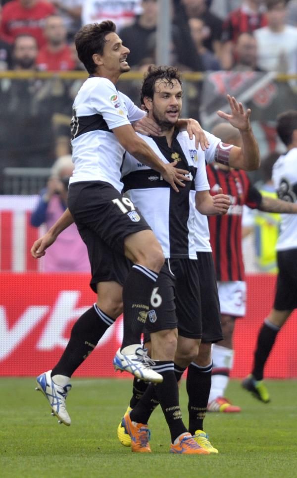 2013-10-27t173710z_239220684_gm1e9as04ec01_rtrmadp_3_soccer-italy_reuters