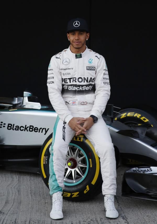 2015-02-01t091437z_72038112_gm1eb211btc01_rtrmadp_3_motor-racing-mercedes-launch_reuters