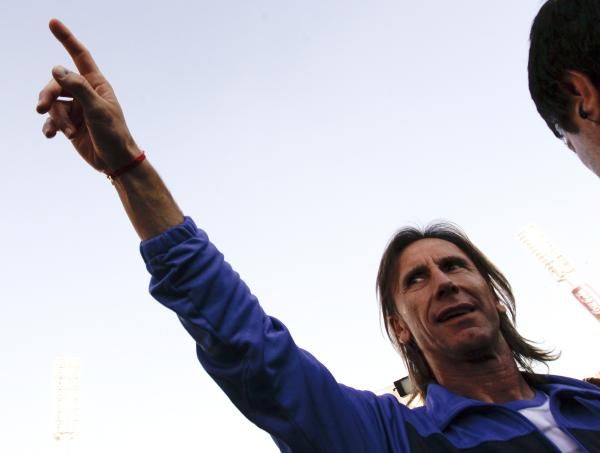 2012-12-02t233136z_248067853_gm1e8c30kvr01_rtrmadp_3_soccer-latam_reuters