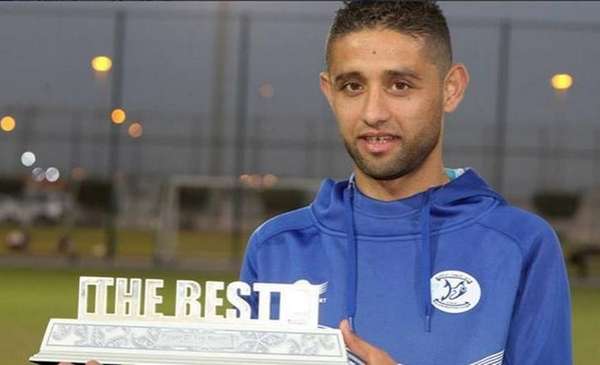 عبد الفتاح متوجاً بدرع أفضل لاعب بالدوري القطري 