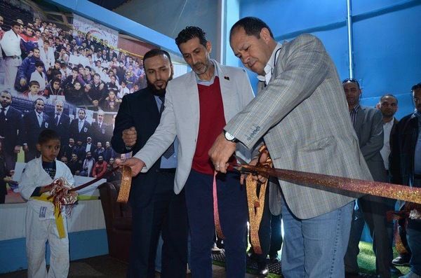 عصام القنين لحظة قصه شريط الافتتاح