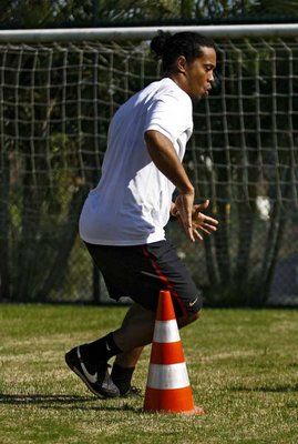 رونالدينهو خلال تمارين منتخب البرازيل الأولمبي استعداداً لأولمبياد بكين