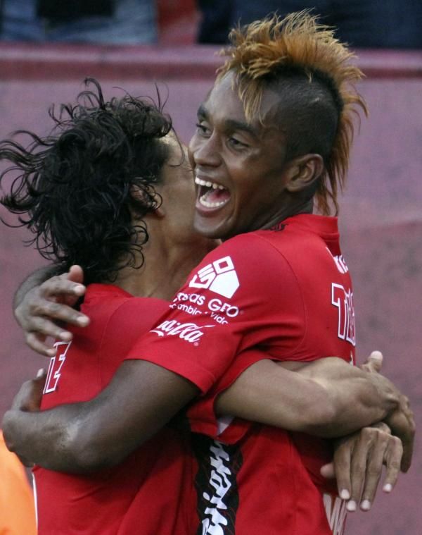 2013-05-24t032038z_1887930753_gm1e95o0vez01_rtrmadp_3_soccer-libertadores_reuters