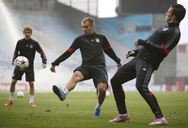 2014-11-18t141816z_1621770438_lr1eabi13q5im_rtrmadp_3_soccer-germany-bayern-lahm_reuters
