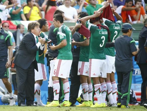 2014-06-29t174051z_49668286_tb3ea6t1frmbe_rtrmadp_3_soccer-world-m51-ned-mex_reuters