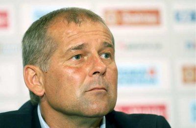 بيتر رادا في المؤتمر الصحفي بعد تعيينه