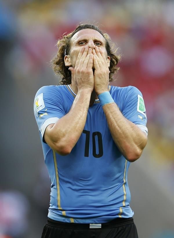 2014-06-14t195535z_1119004975_tb3ea6e1lzuml_rtrmadp_3_soccer-world-m07-uru-crc_reuters