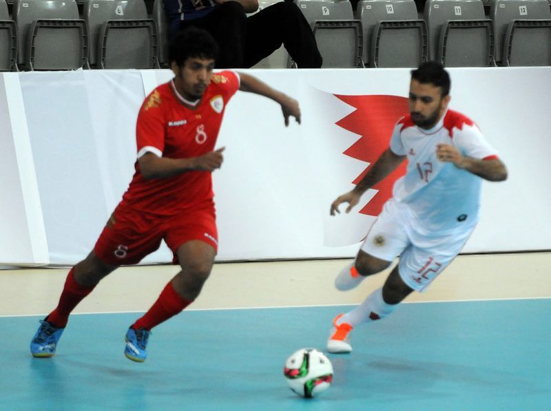 من لقاء منتخب البحرين وعمان