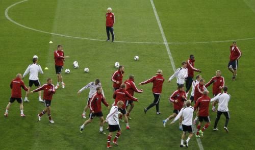 2012-06-12t170222z_01_cvi278_rtridsp_3_soccer-euro_reuters