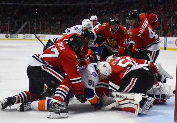 2015-03-18t021452z_1914234319_nocid_rtrmadp_3_nhl-new-york-islanders-at-chicago-blackhawks_reuters