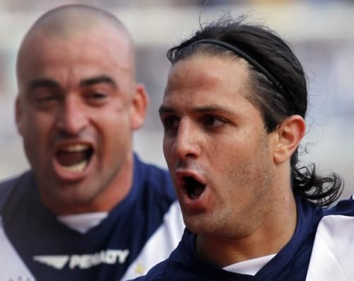 2010-12-12t214209z_01_bas104_rtridsp_3_soccer-latam_reuters