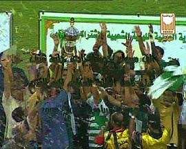 لقطة تليفزيونية للحظات اللتتويج التاريخية