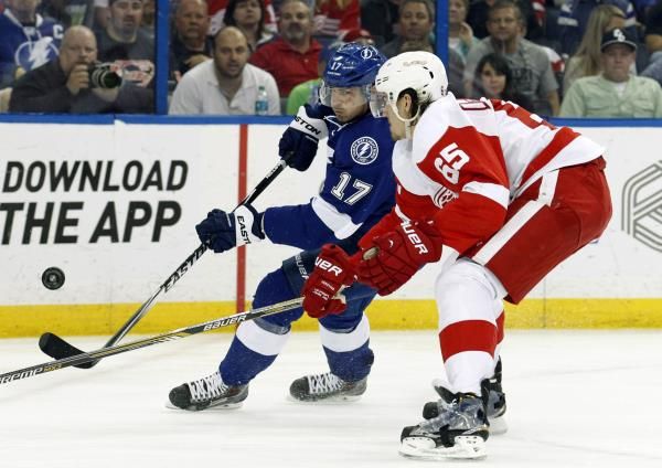 2015-03-21t014252z_1153296741_nocid_rtrmadp_3_nhl-detroit-red-wings-at-tampa-bay-lightning_reuters