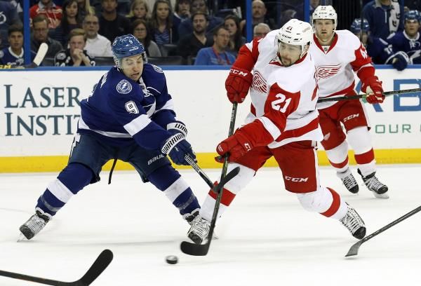 2015-03-21t005053z_1936986495_nocid_rtrmadp_3_nhl-detroit-red-wings-at-tampa-bay-lightning_reuters