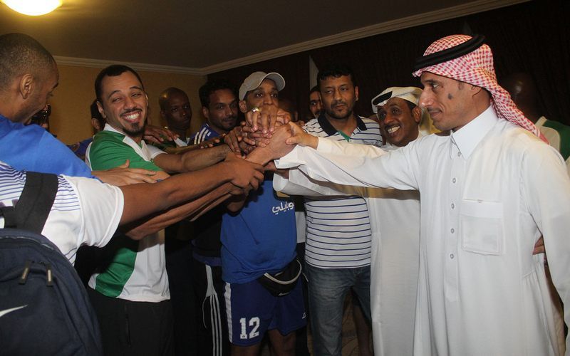 الحريشي مع الهلال والاهلي يد واحدة