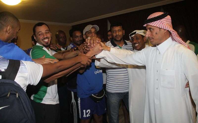 الحريشي مع الهلال والاهلي يد واحدة