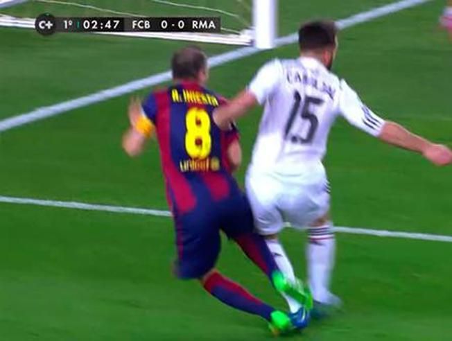penalti-no-pitado-sobre-iniesta