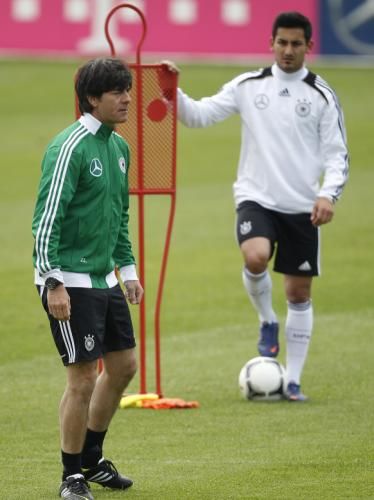2012-05-19t124109z_01_ina17_rtridsp_3_soccer-germany_reuters