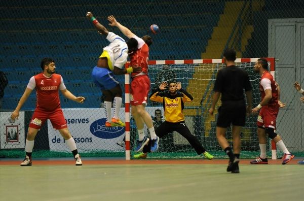 جانب من لقاء النجم الساحلي ورجاء أغادير