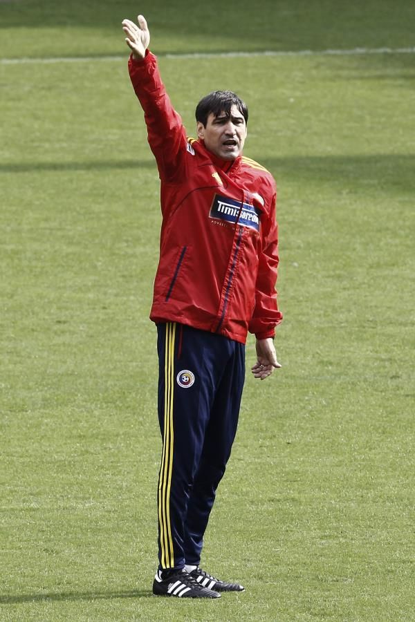 2013-11-14t111754z_866519307_gm1e9be1hhe01_rtrmadp_3_soccer-world_reuters