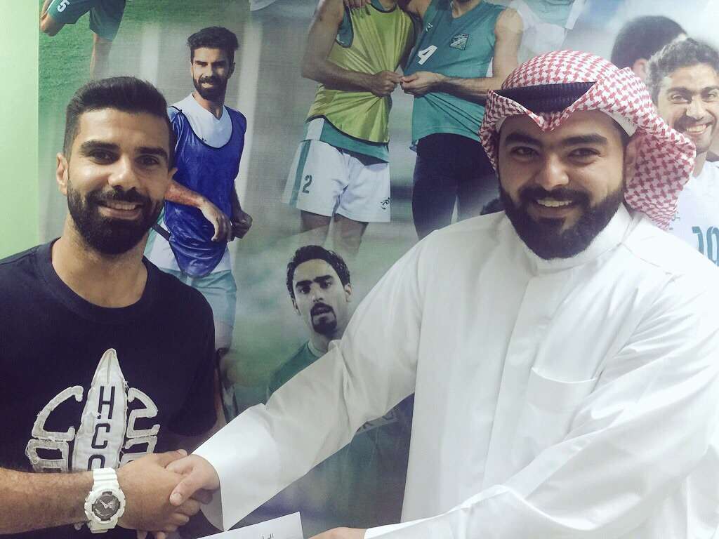 الفرحان يتسلم جائزة لاعب الشهر