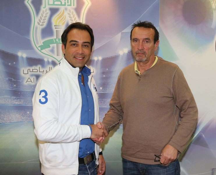 بدر وتاردي خلال توقيع العقد