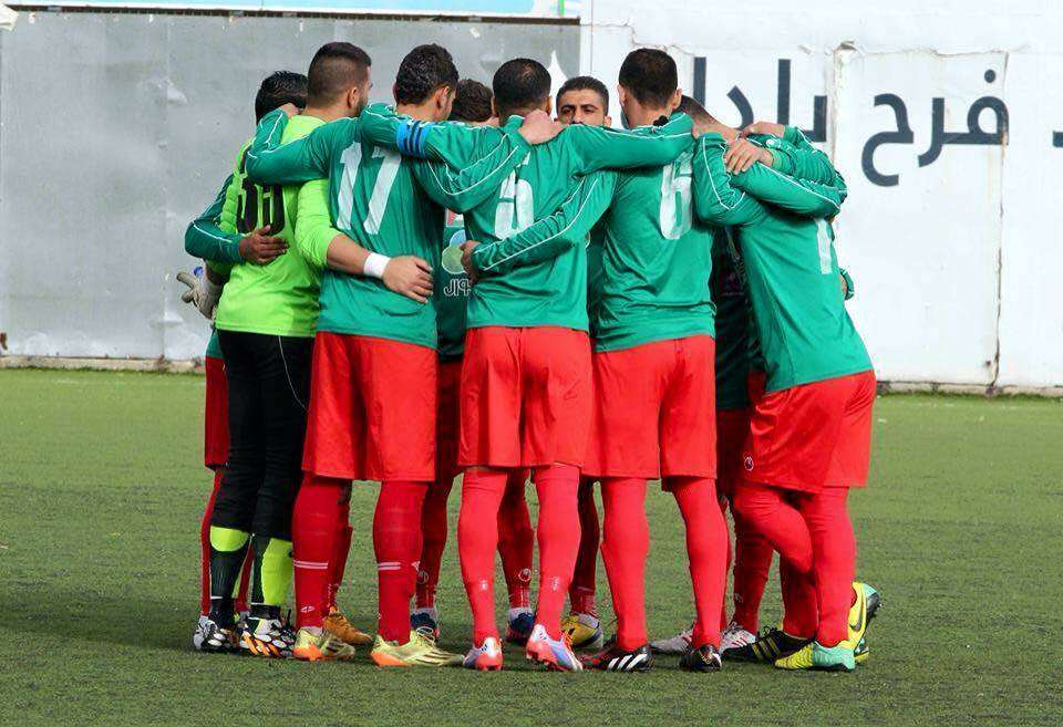 لاعبو الأمعري يقرأون الفاتحة