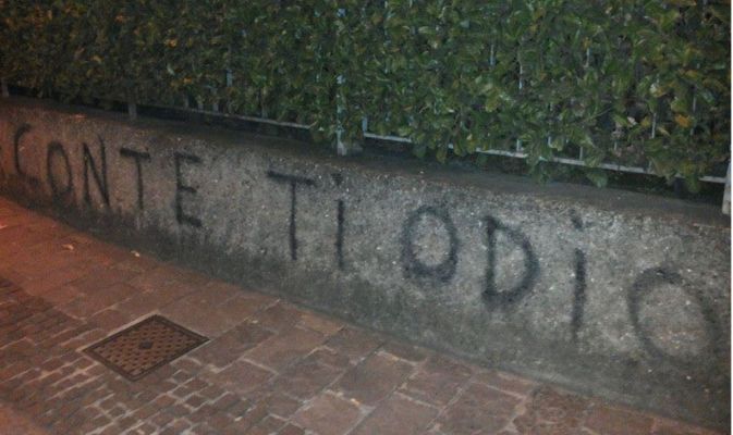  صورة لاحد الجدران في تورينو كتب عليها احد مشجعي يوفنتوس 