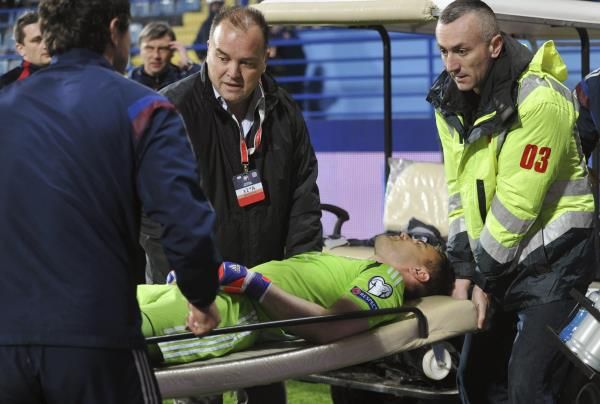 2015-03-28t120557z_1184901204_gf10000041507_rtrmadp_3_soccer-euro-montenegro-violence_reuters