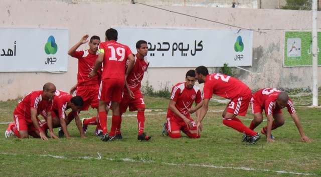 فرحة لاعبي أهلي غزة بالصعود لدور الـ 16