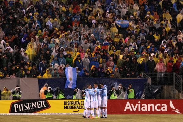 2015-04-01t024526z_1231229436_nocid_rtrmadp_3_soccer-argentina-vs-ecuador_reuters