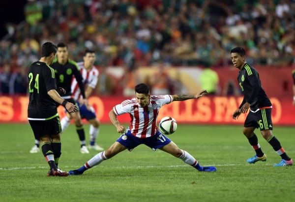 2015-04-01t043202z_1370493332_nocid_rtrmadp_3_soccer-mexico-vs-paraguay_reuters