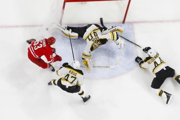 2015-03-30t011122z_1464362478_nocid_rtrmadp_3_nhl-boston-bruins-at-carolina-hurricanes_reuters