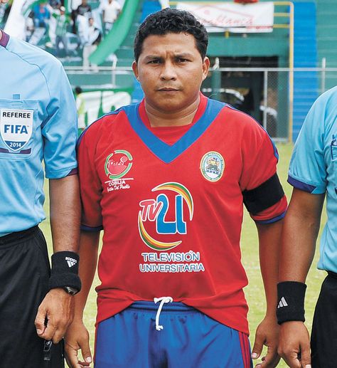 gatty-ribeiro-camiseta-equipo-universitario_lrzima20140331_0003_11