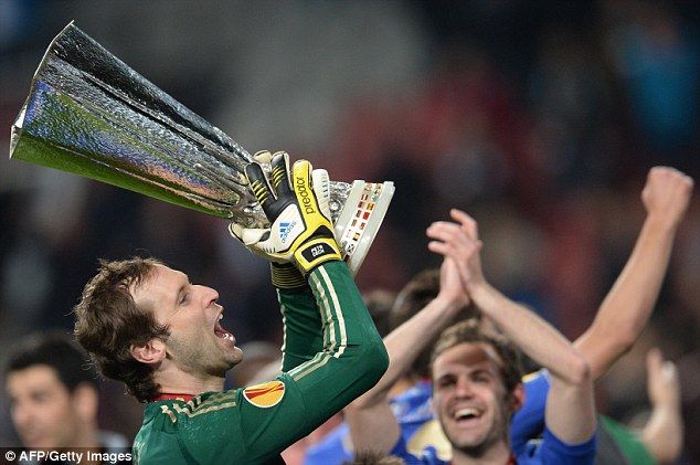 05096FEC00000514-3020047-Chelsea_goalkeeper_Petr_Cech_celebrates_winning_the_Europa_Leagu-m-51_1427854386873