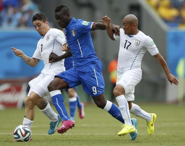2014-06-24t160918z_407310007_tb3ea6o1bir2g_rtrmadp_3_soccer-world-m39-ita-uru_reuters