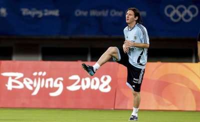 اللاعب الأرجنتيني ليونيل ميسي خلال تدريبات منتخب الأرجنتين استعداداً لكوت ديفوار