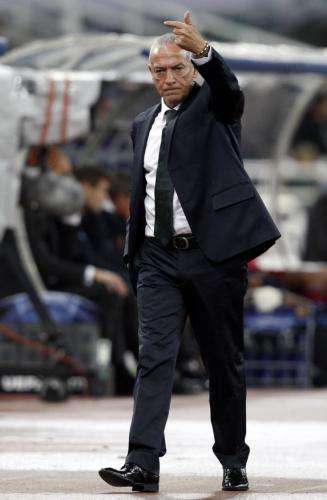 2010-11-24t221549z_01_sin40_rtridsp_3_soccer-champions_reuters