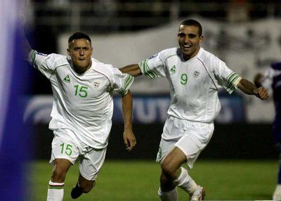 الجزائري رفيق جبور يمين الصورة