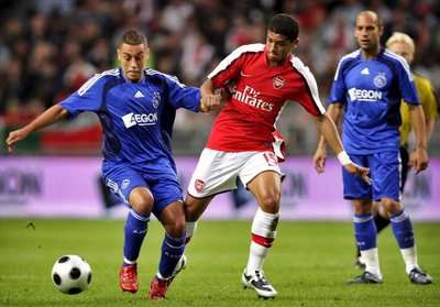 جانب من لقاء أرسنال الإنجليزي وأياكس الهولندي