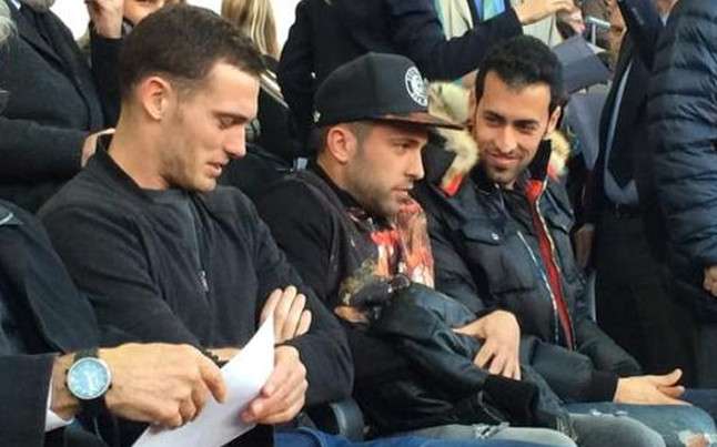 vermaelen-alba-busquets-vieron-barca-almeria-desde-palco-1428519502859