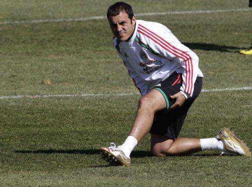 2010-06-25t115700z_01_hnr09_rtridsp_3_soccer-world_reuters