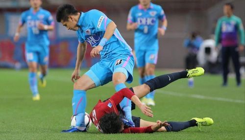 الكوري كيم يدهس وجه الياباني كانازاكي